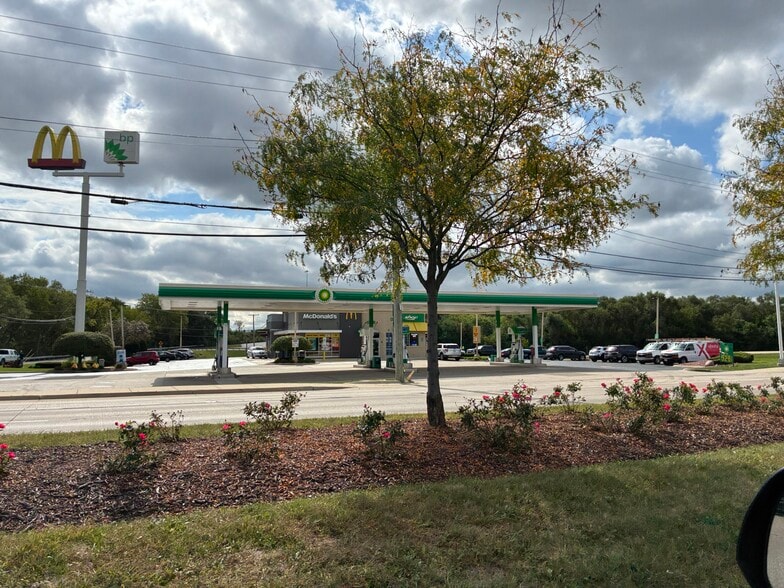 More Photos Of 24061 W Eames St, Channahon Service Station For Sale