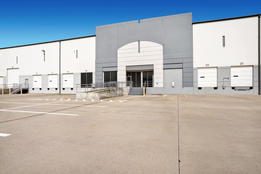 More Photos Of 615 Westport Pky, Grapevine Unknown For Lease
