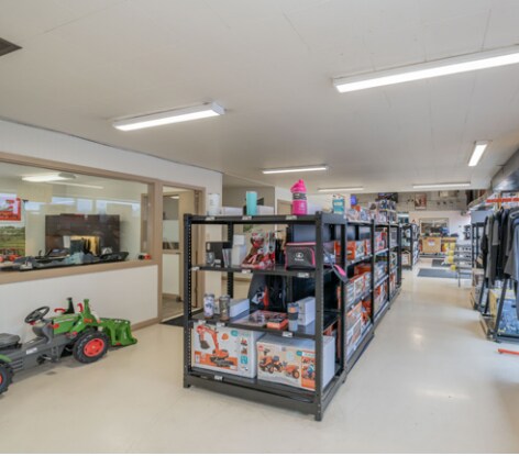 More Photos Of 1521 Sumas Way, Abbotsford Distribution For Lease