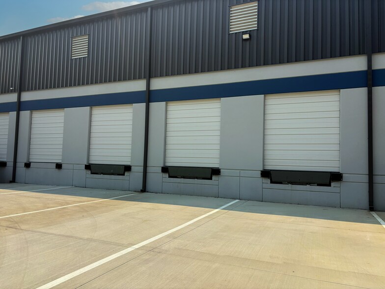 More Photos Of 224 Bourne Blvd, Savannah Warehouse For Sale