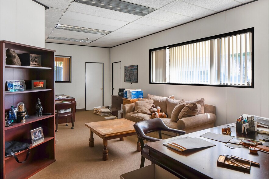 More Photos Of 44100 Monterey Ave, Palm Desert Office For Sale