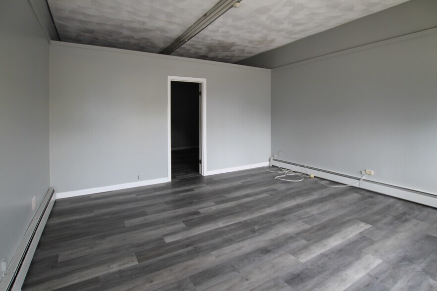 More Photos Of 492-494 Warren Ave, East Providence Storefront Retail Office For Sale