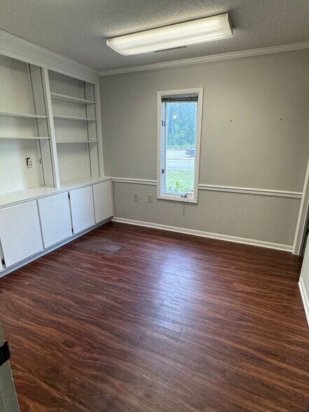 More Photos Of 2320 Cosgrove Ave, North Charleston Office Residential For Sale