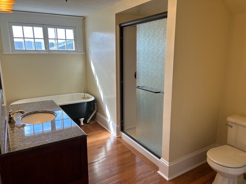 More Photos Of 214 Pioneer Pkwy West, Springfield Medical For Lease