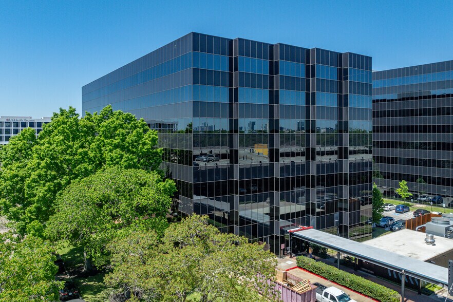 More Photos Of 6575 West Loop South, Bellaire Office For Lease