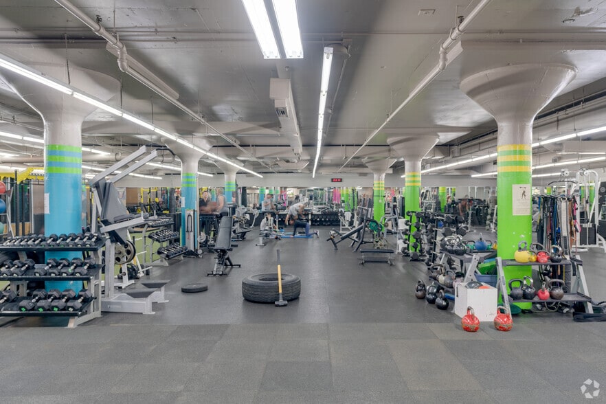 More Photos Of 820 N Orleans St, Chicago Office For Lease