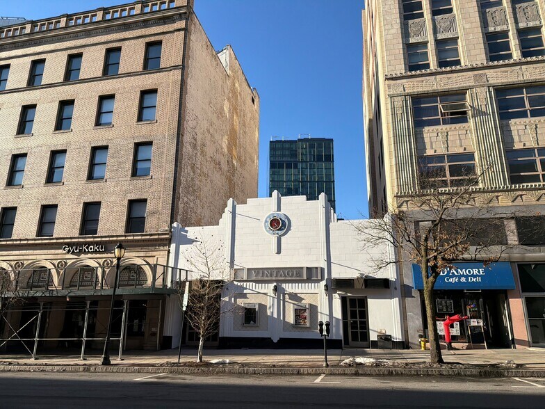 Primary Photo Of 173 Main St, White Plains Restaurant For Sale