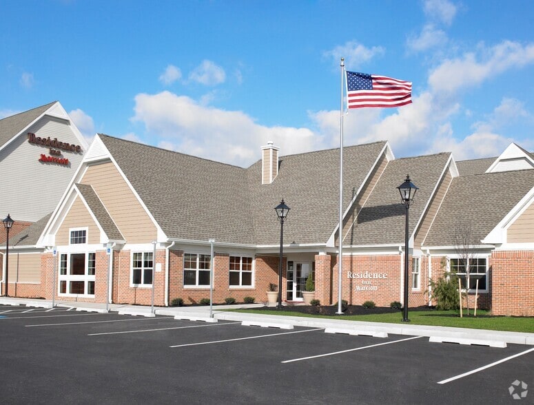 Primary Photo Of 1 Hampton Ct, Carlisle Hotel For Sale