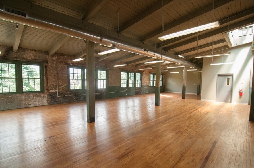 More Photos Of 315 Albemarle Ave SE, Roanoke Industrial For Lease