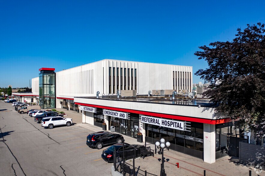 More Photos Of 755 Queensway E, Mississauga Medical For Lease