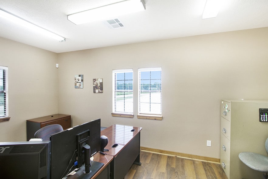 More Photos Of 9027 Blewett Rd, Beaumont Manufacturing For Sale