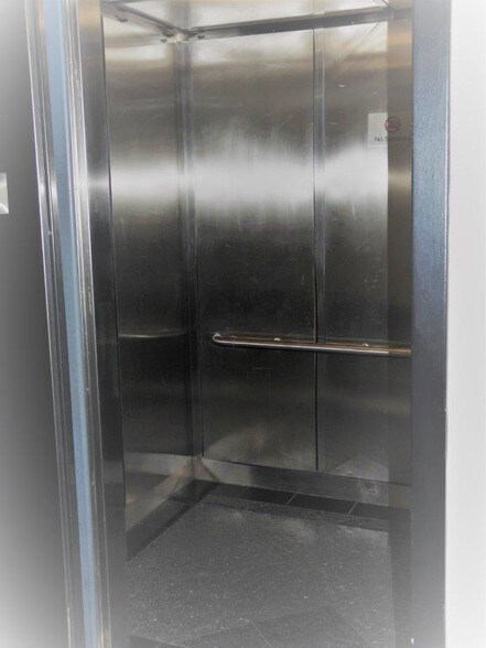 More Photos Of 5510 Cherokee Ave, Alexandria Office For Sale