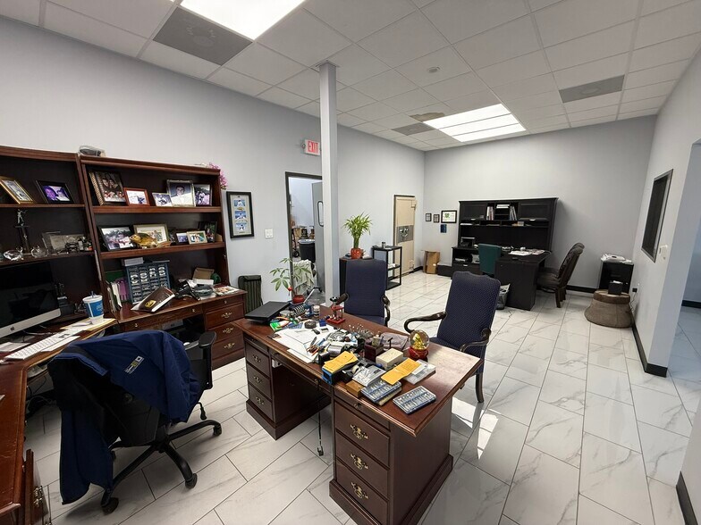 More Photos Of 6504-6510 Highway 90A, Sugar Land Freestanding For Lease