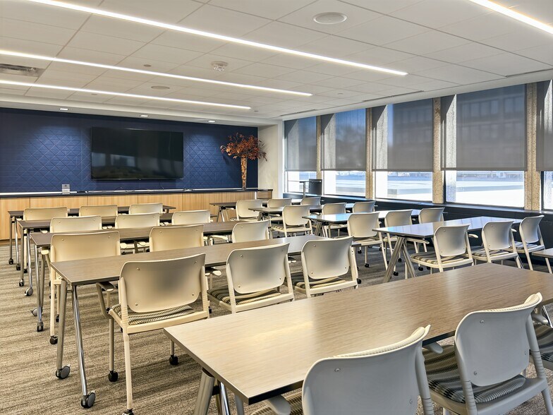 More Photos Of 7733 Forsyth Blvd, Clayton Coworking Space