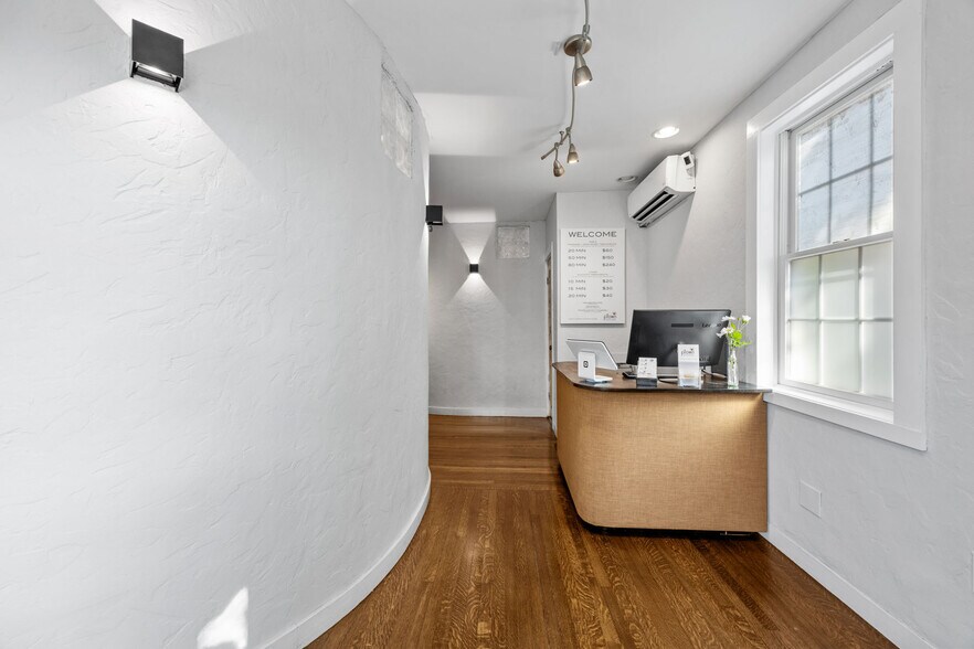 More Photos Of 182 Commercial St, Provincetown Storefront For Sale