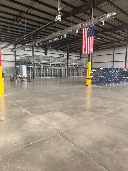 More Photos Of 915-917 Newsome St, Mount Airy Manufacturing For Lease