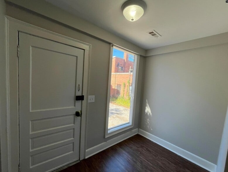 More Photos Of 2620 Main St, Columbia Apartments For Sale