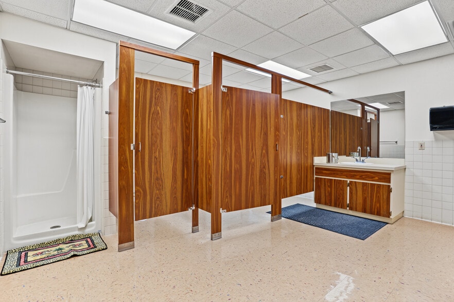 More Photos Of 12625 40th St N, Clearwater Warehouse For Sale