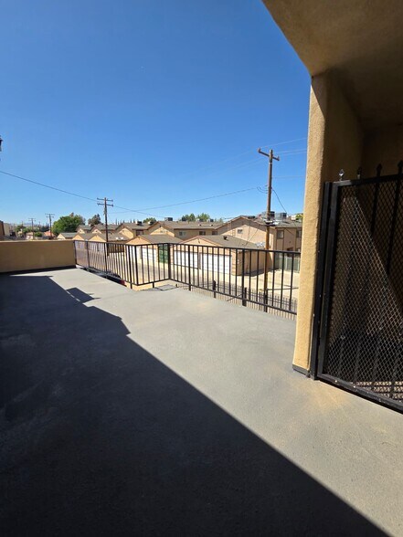 More Photos Of 465 E Palmdale Blvd, Palmdale Loft Creative Space For Lease