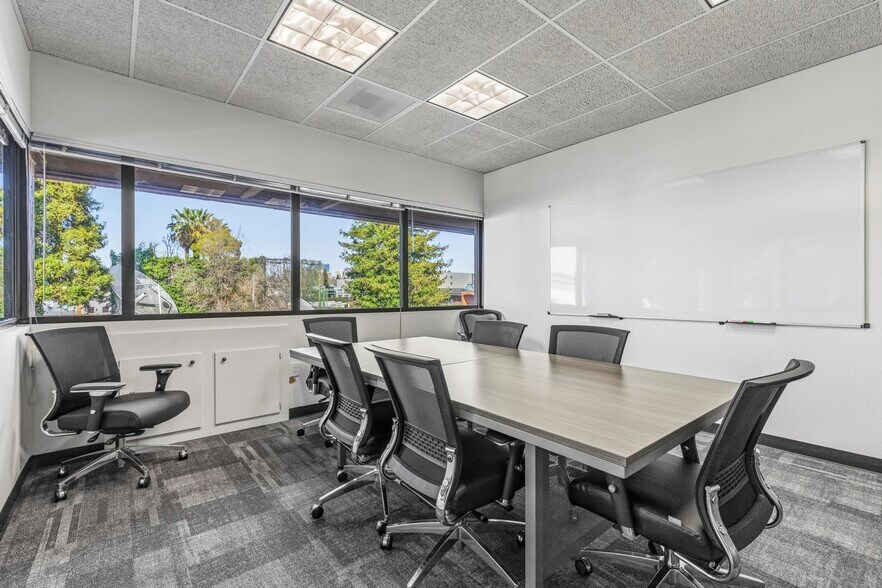 More Photos Of 2555 3rd St, Sacramento Office For Lease