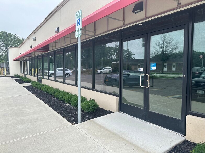 More Photos Of 601 Veterans Memorial Hwy, Hauppauge Storefront For Lease