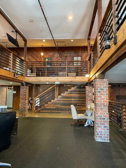 More Photos Of 30 E 1st St, Lexington Storefront Retail Office For Lease