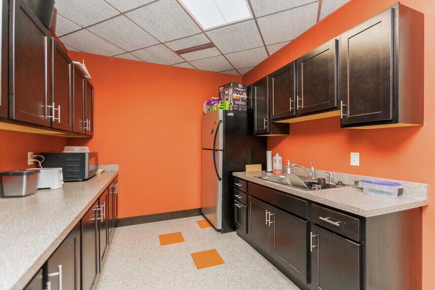 More Photos Of 425 2nd St SE, Cedar Rapids Office For Sale