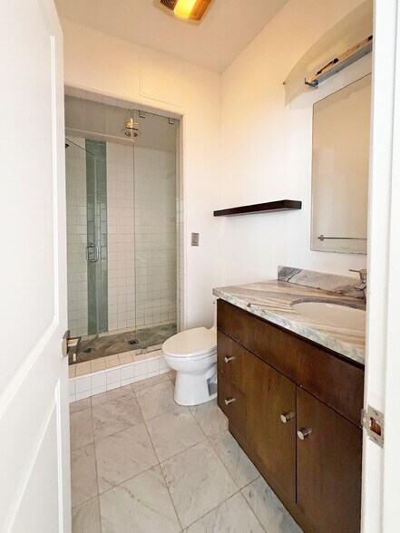 More Photos Of 901 Ocean Ave, Santa Monica Apartments For Sale