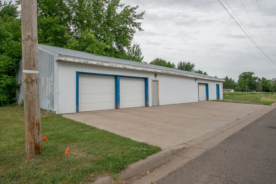 Primary Photo Of XXX Elmhurst Ave, Braham Flex For Sale