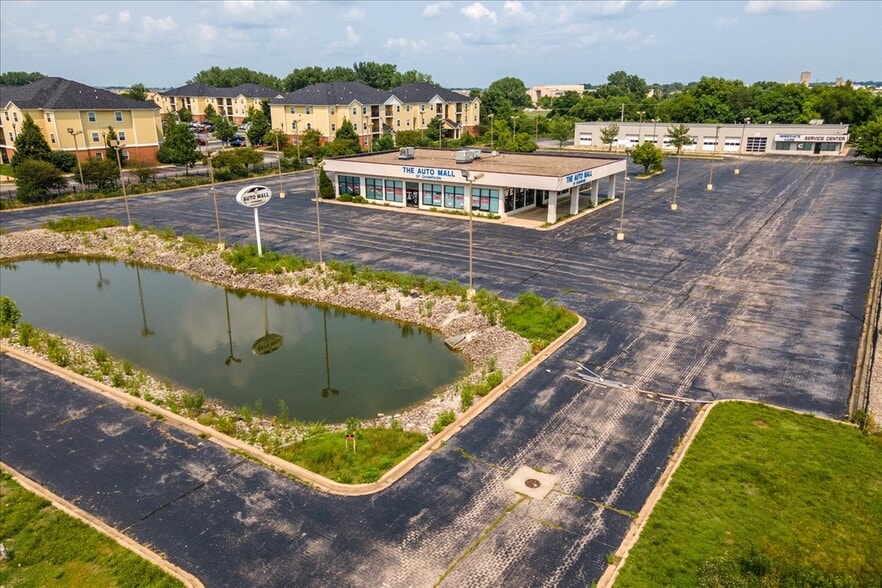 More Photos Of 1910 Moreland Blvd, Champaign Auto Dealership For Sale