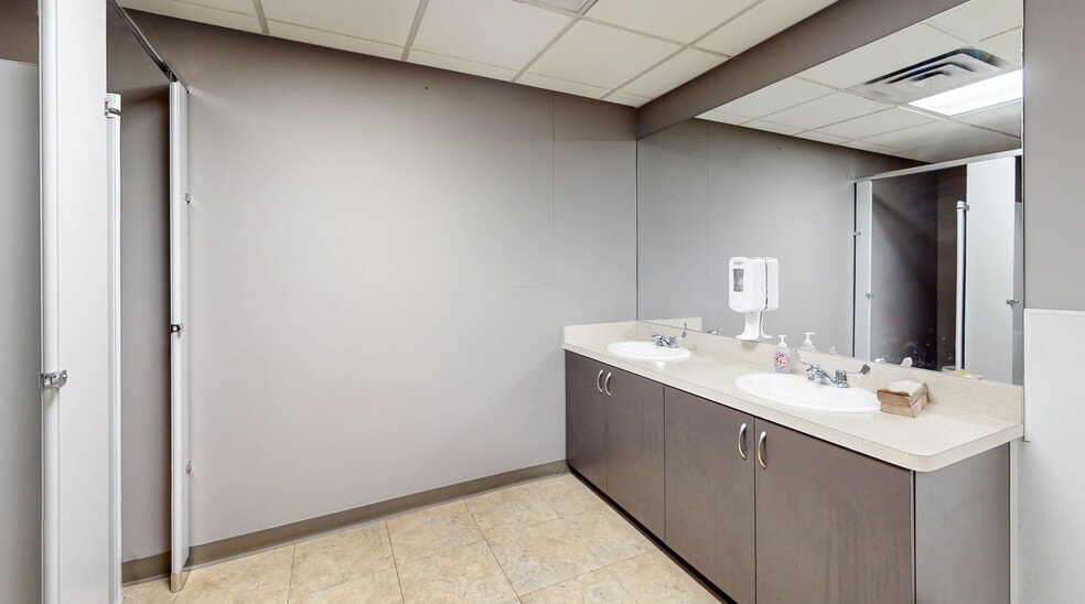 More Photos Of 2217 E 9th St, Cleveland Office For Lease