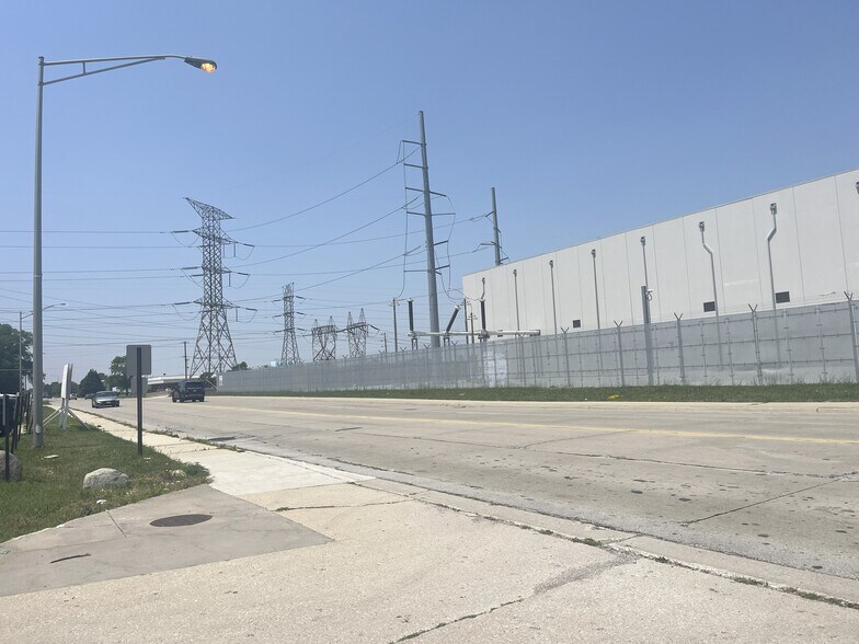 More Photos Of 5858 W 73rd St, Bedford Park Manufacturing For Sale