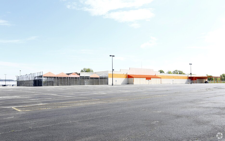 More Photos Of 2090 N Cable Rd, Lima Warehouse For Sale