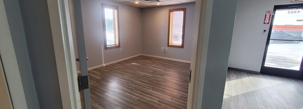 More Photos Of 4365 Youngstown Rd SE, Warren Storefront Retail Office For Lease