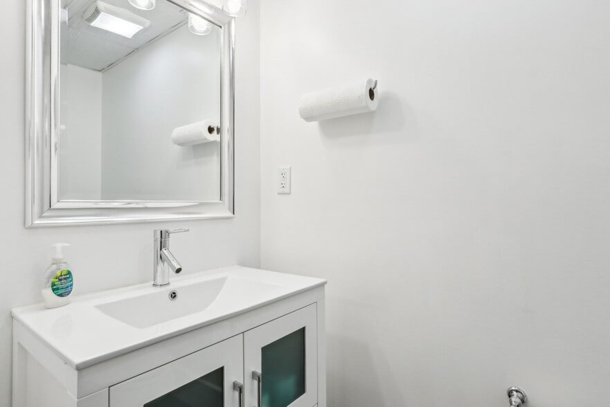 More Photos Of 100 Conifer Hill Dr, Danvers Office For Lease