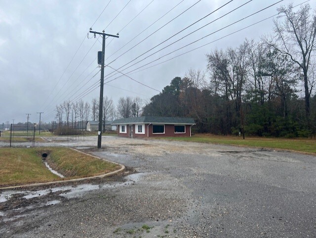 More Photos Of 4979 Tidewater Trl, Church View Flex For Lease