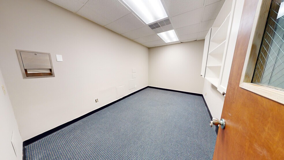 More Photos Of 130 N Gross Rd, Kingsland Medical For Sale