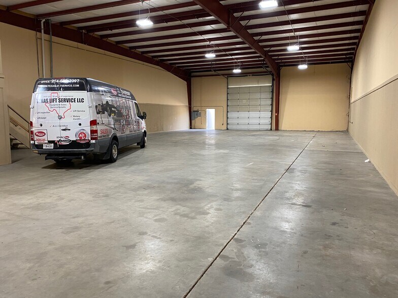 More Photos Of 5708 N Shepherd Dr, Houston Unknown For Lease