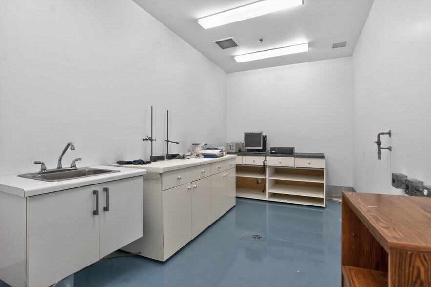 More Photos Of 2580 Viscount Way, Richmond Warehouse For Lease