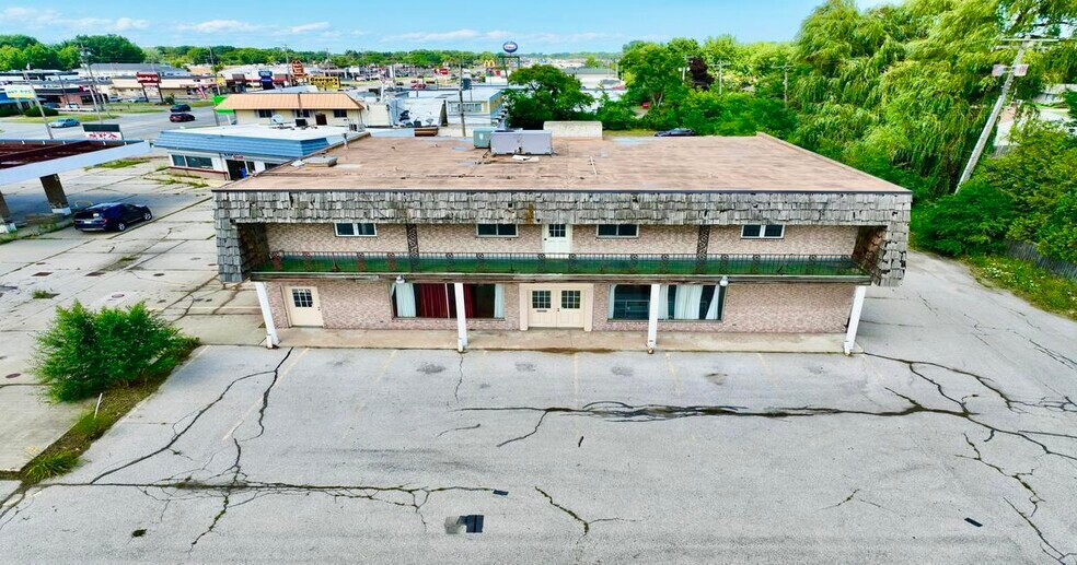 More Photos Of 804 N Euclid Ave, Bay City General Retail For Lease