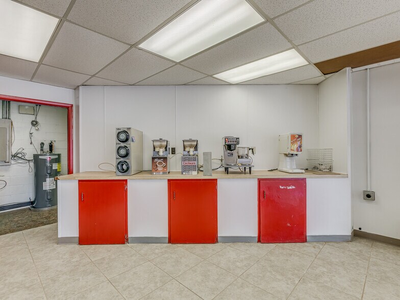 More Photos Of 1221 N 8th Ave, Stroud Convenience Store For Sale