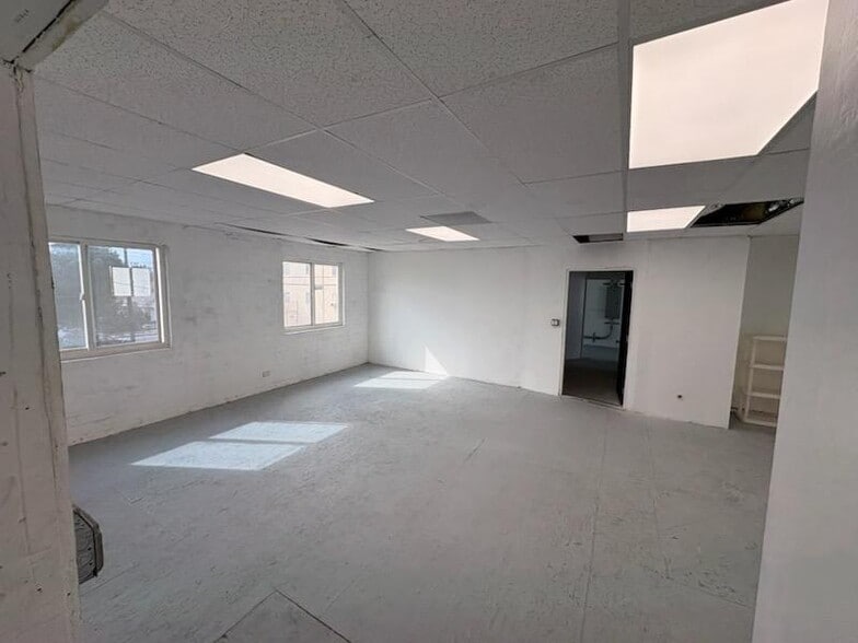 More Photos Of 8111 San Fernando Rd, Sun Valley Research And Development For Sale