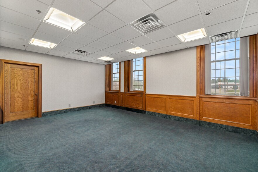 More Photos Of 380 N Main St, Mansfield Office Residential For Sale