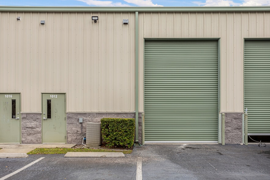 More Photos Of 2100 Ronald Reagan Blvd, Longwood Showroom For Lease