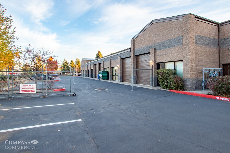 More Photos Of 2491 NE Twin Knolls Dr, Bend Light Manufacturing For Lease