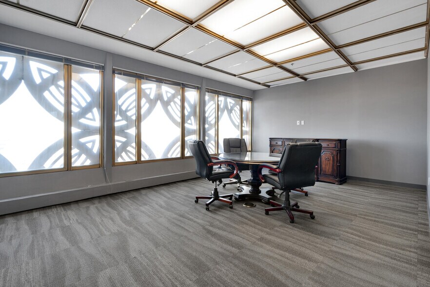 More Photos Of 6100 Dutchmans Ln, Louisville Office For Lease