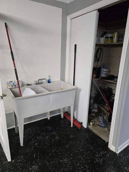 More Photos Of 305.5 N Logan St, Gaffney Storefront Retail Residential For Sale