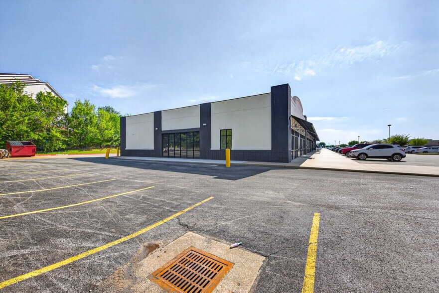 More Photos Of 32-72 W Joyce Blvd, Fayetteville Storefront For Lease