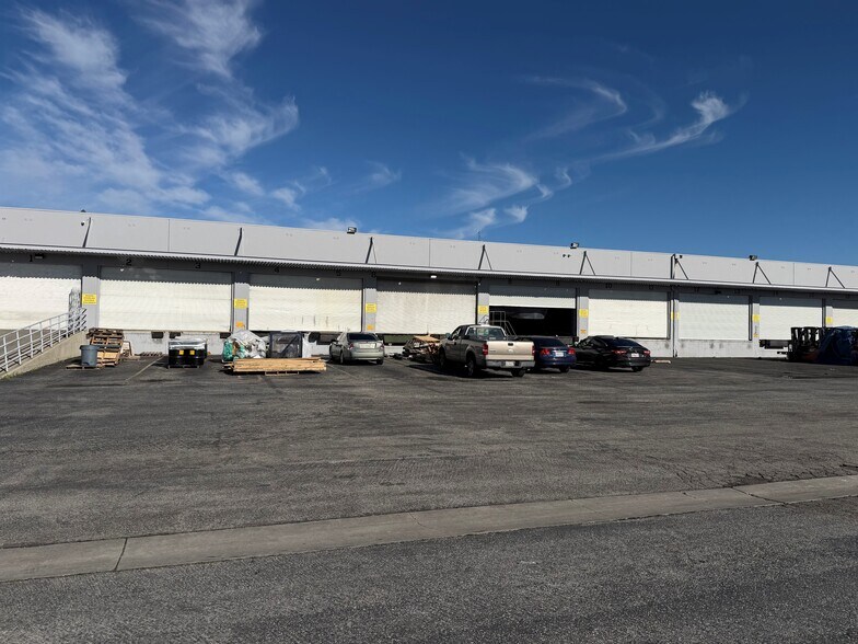 More Photos Of 8900 Bellanca Ave, Los Angeles Warehouse For Lease