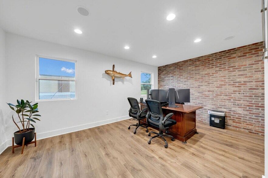 More Photos Of 117 Commerce Ave, Boerne Office For Sale